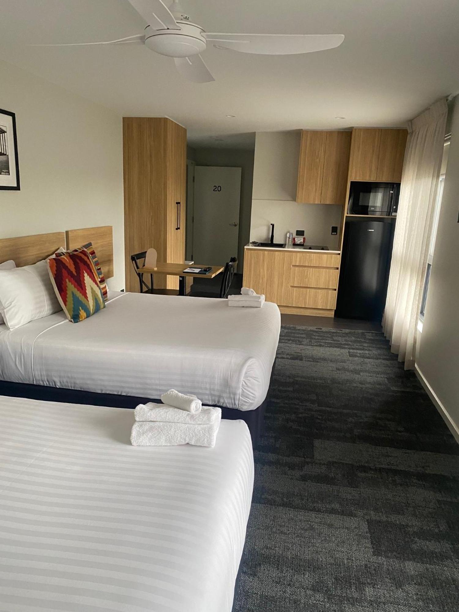 Avenue Motel Apartments 土乌巴 外观 照片