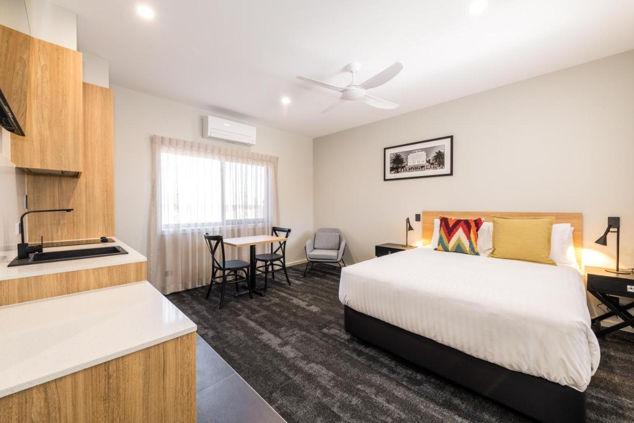 Avenue Motel Apartments 土乌巴 外观 照片
